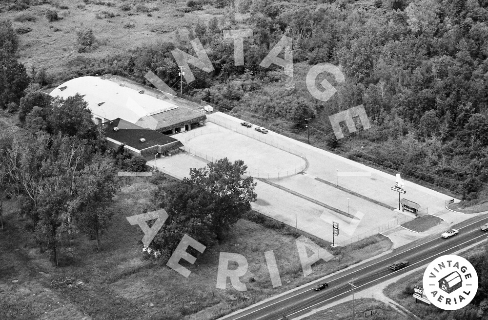 Gardens Roller Rink - 1982 Gardens Roller Rink 4265 24Th Ave Fort Gratiot Twp Article